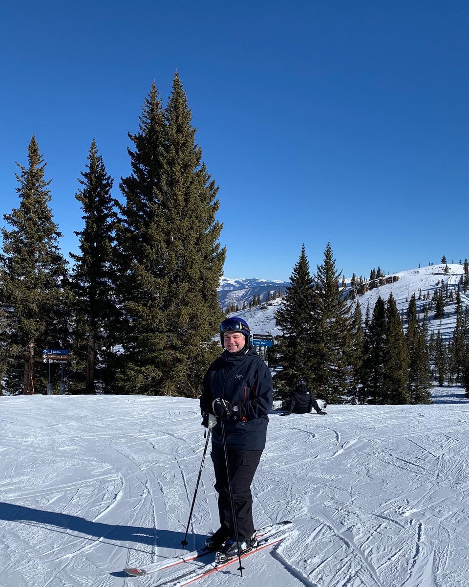 bswhvascular's tweet photo. Our 1st attending spotlight is our fearless leader aka PD Dr. Robert Smith. He loves tackling anything from an open rAAA to a 3x redo bypass! When he’s not operating he enjoys spending time w/ his 3 kiddos. He’s also an annual ski savant at VESS.
#vascsurg #MedTwitter https://t.co/bZEHTojcOt