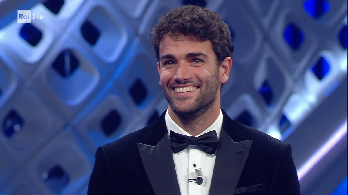 SanremoRai's tweet photo. Il tweet di cui non sapevate di avere bisogno. 
#Sanremo2022 https://t.co/KiVSvKWN6J