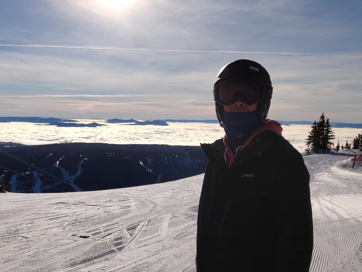 BndgAndy's tweet photo. Was out skiing last week. The benefits of the winter is that no one is the wiser of what you might have under your clothes. Butt, instead of telling you, I'll let you use your imagination of what I might or might not have had under my snow gear. 😉 https://t.co/B8CuP3LaFj