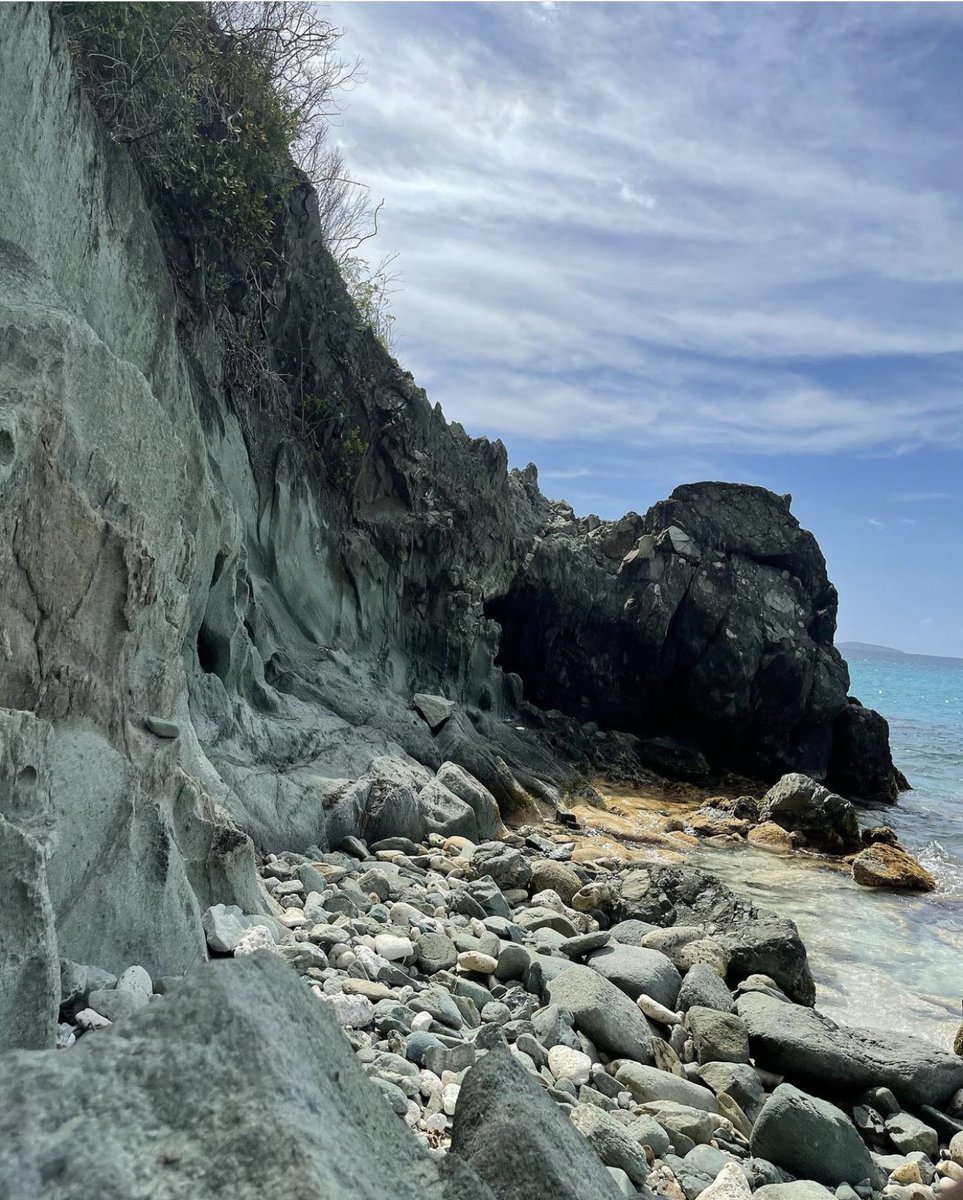 KTravelsource's tweet image. Somewhere at #TrunkBay. There is so much to #Explore here! #saintjohn #stj #usvi #travel #vacation #usvi #visitusvi #usvirginislands