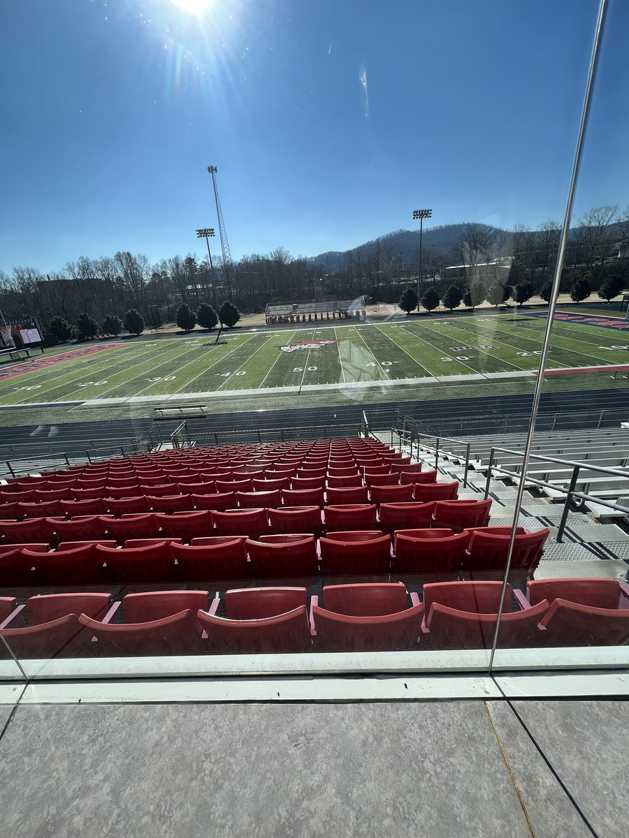 After a talk with @33_Mckibben, I’m honored to receive my 5th offer to University of the cumberlands! @MikesAndNikes26 @BentonSavyon <a href="/CoachJoshAbell/">Joshua Abell</a> @couch300 <a href="/CoachNicholsFC/">Justin Nichols</a> <a href="/Coach1Tyme/">Ryan T. Montgomery™️</a> <a href="/fcthsathletics/">Fern Creek High School</a> <a href="/FernCreekFB/">Fern Creek Football</a>
