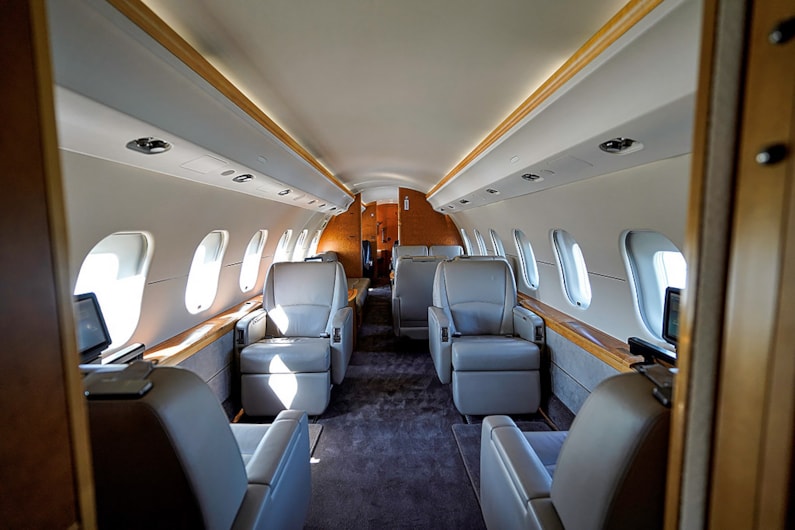 GlobalAir's tweet image. 2007 Global XRS FOR SALE

ADS-B, Primus Elite DV-875 LCD's, WAAS/LPV, FANS 1A+, TT 3079 hrs, and more.

Check out the aircraft specs at the link in our bio or reach out to @HopkinsonACSale 

#bombardierjets #bombardierglobal #bombardierglobalxrs #globalxrs #globalxrsjet