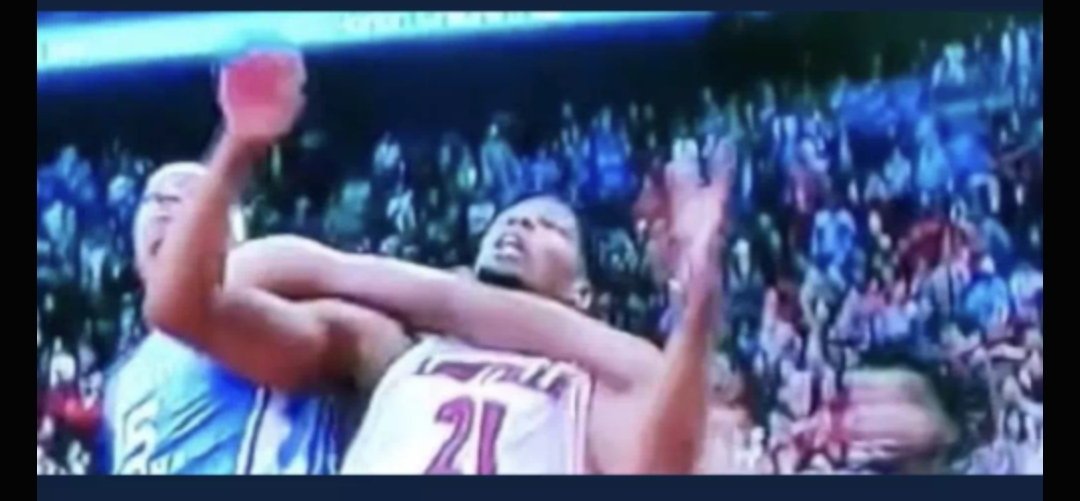 LvilleSprtsLive's tweet image. THIS WAS A FOUL ON CURRY? FIX THIS @accmbb.