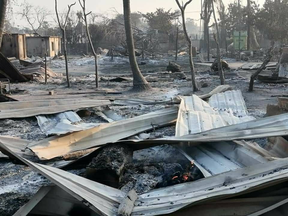 Chanapai247's tweet photo. A local in anonymity reported that junta terrorists had cruelly set fire to the 2 villages (Mwayton &amp; Pan) in #Pale township both on Jan 31 and Feb 1.

The arson left over 500 households homeless, about 10 cows lifeless and agricultural machineries charred.

#2022Feb2Coup https://t.co/2V86KS7H5s