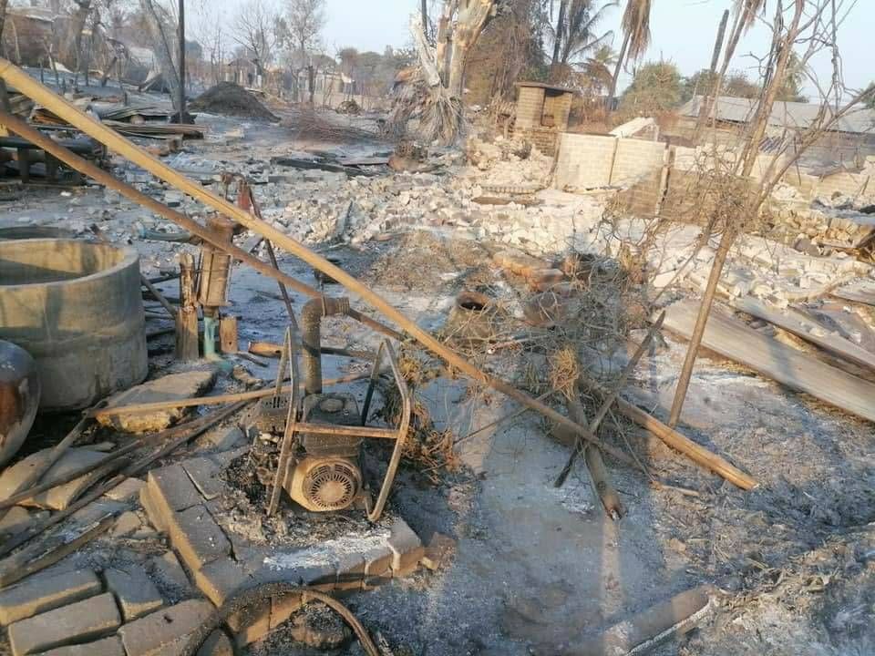Chanapai247's tweet photo. A local in anonymity reported that junta terrorists had cruelly set fire to the 2 villages (Mwayton &amp; Pan) in #Pale township both on Jan 31 and Feb 1.

The arson left over 500 households homeless, about 10 cows lifeless and agricultural machineries charred.

#2022Feb2Coup https://t.co/2V86KS7H5s