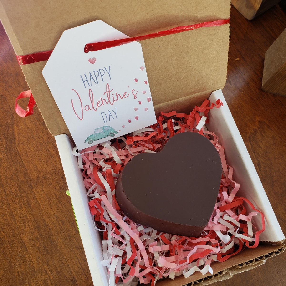 SweetVUtah's tweet image. Treat your vegan valentine to a box of our chocolate hearts and kisses 💞  The jumbo hearts can be filled with sugar cookie or cookie butter 😏 We guarantee your loved one will be ecstatic with this gift this Valentine's day! 🎁