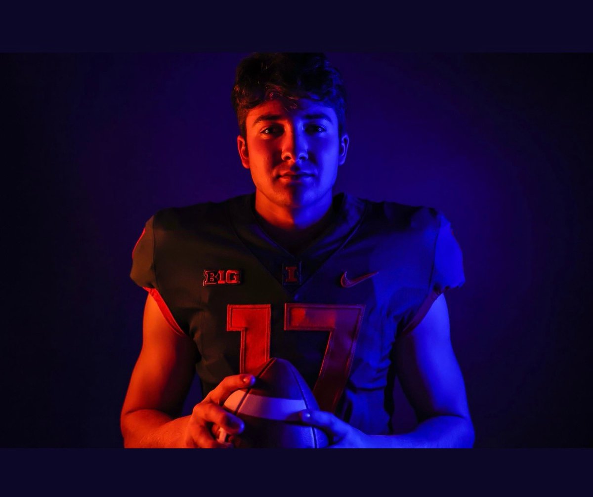 Honored to be officially part of the #famILLy <a href="/BretBielema/">Bret Bielema</a> <a href="/BarryLunneyJr/">Coach Barry Lunney, Jr</a> <a href="/CoachTaylorReed/">Taylor Reed</a> <a href="/Coach_BMiller/">Bart Miller</a> <a href="/coachPatRyan/">Pat Ryan</a> <a href="/CoachEmbleton/">Pat Embleton</a> <a href="/pierson_sid/">Patrick Pierson</a> <a href="/IlliniFootball/">Illinois Football</a> <a href="/CGTrojanFB/">Trojan Football</a> <a href="/ThrowItDeep/">Throw It Deep</a>