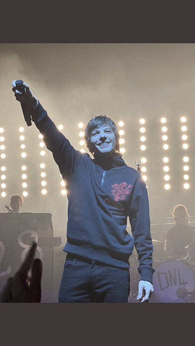 |Pictures| 

Louis on stage for the first night of #LouisTomlinsonWorldTour2022! He is currently playing in Dallas, Tx.