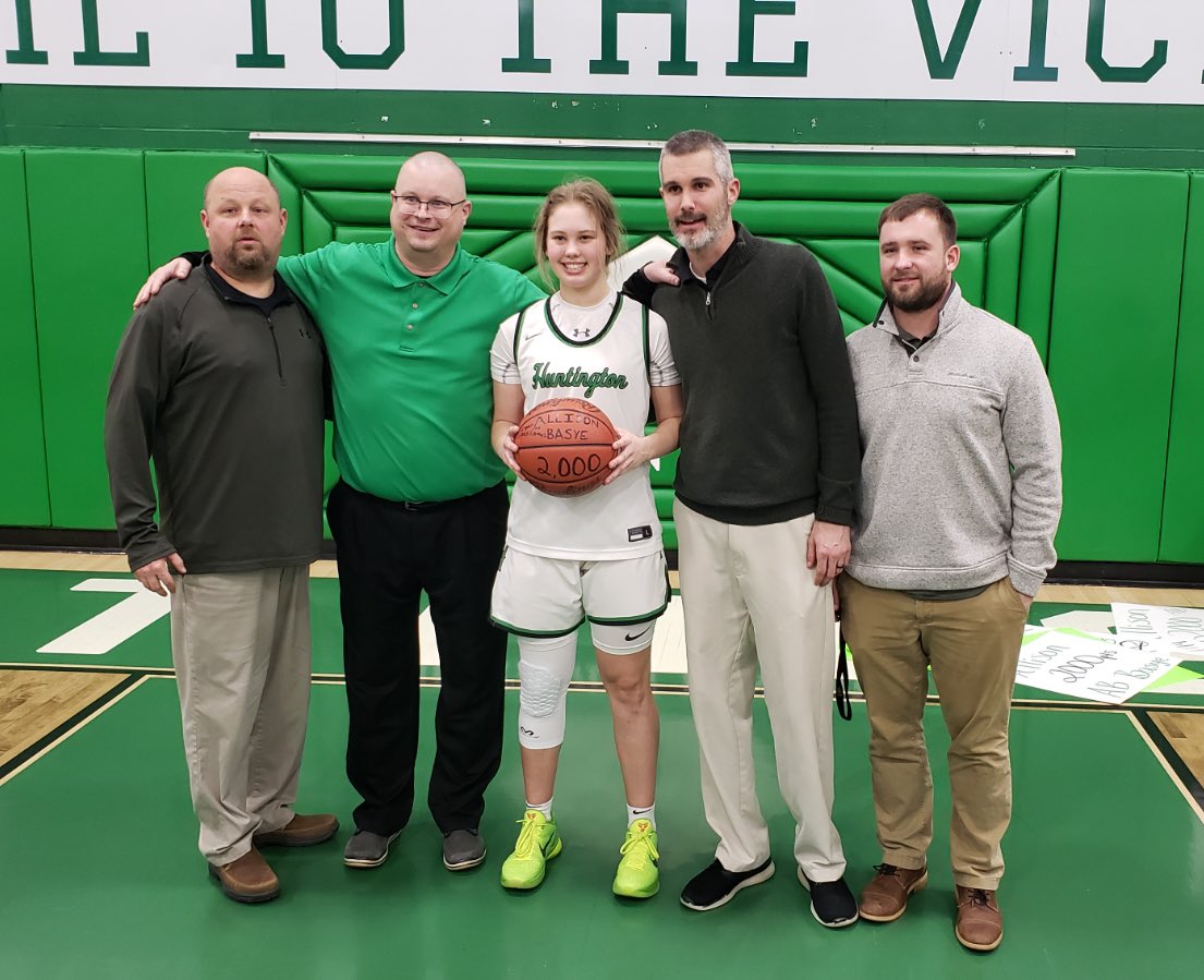 HuntsmenGbb's tweet image. What an absolute awesome night to be a Huntsmen!! Celebrated two incredible seniors!! Watched Allison score her 2,000 career point!! @allison_basye14 @15carlydyer15