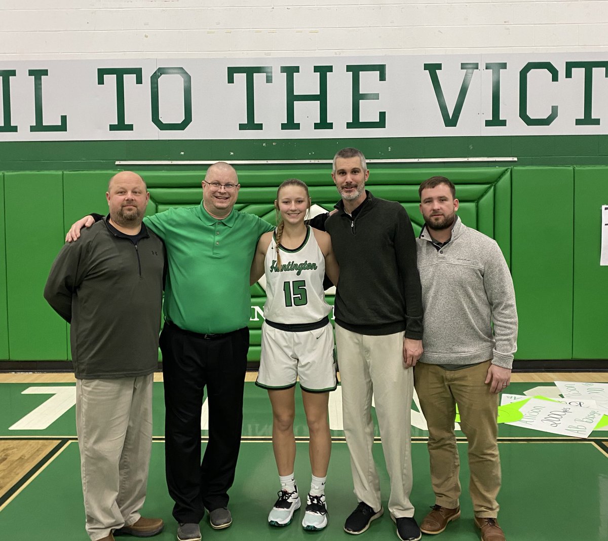 HuntsmenGbb's tweet image. What an absolute awesome night to be a Huntsmen!! Celebrated two incredible seniors!! Watched Allison score her 2,000 career point!! @allison_basye14 @15carlydyer15