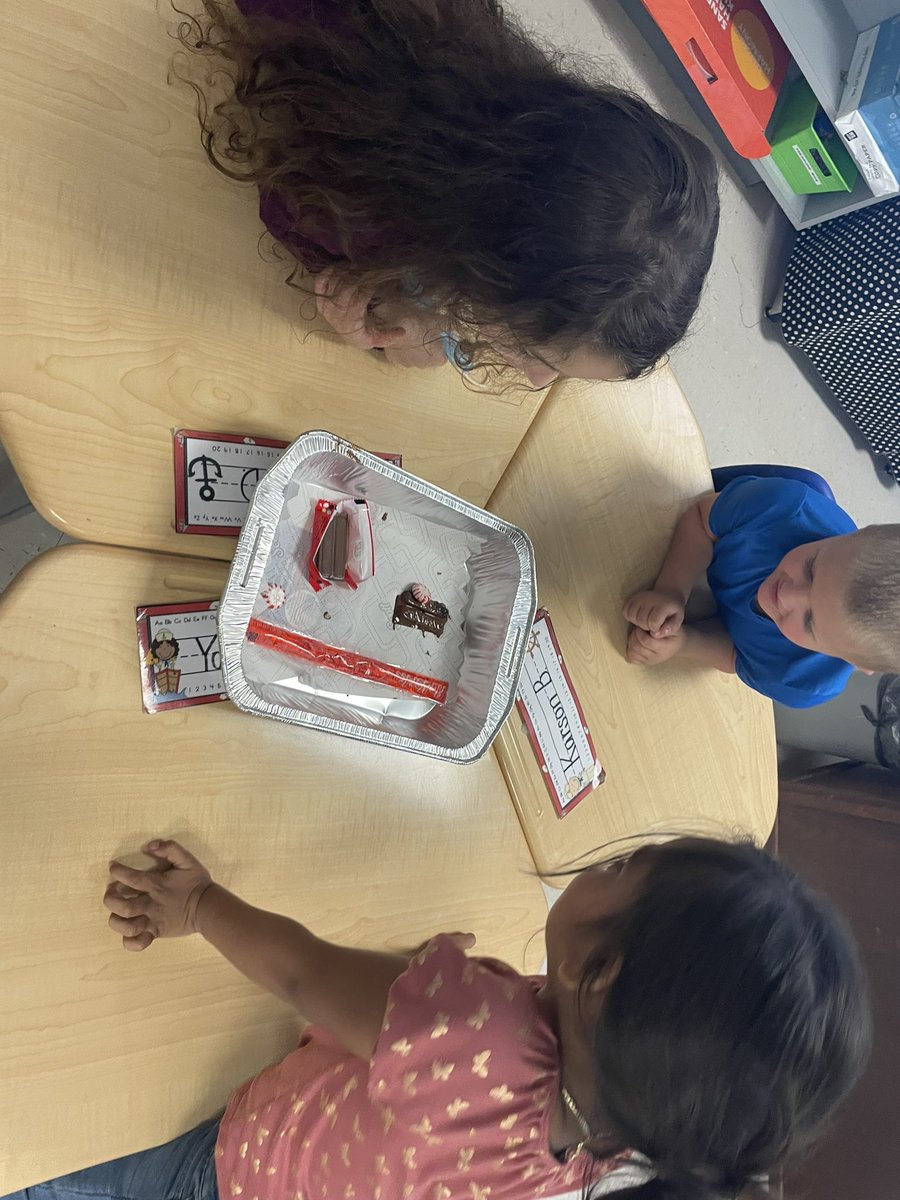 Ym_Clark's tweet photo. Our Kinder Scientists investigating physical change to matter!
#ClarksKinderCrew
#VCSscientists 
@OCRoadrunners 
@VCSNewTeachers 
@volusiaschools https://t.co/cbC0zo1pcb