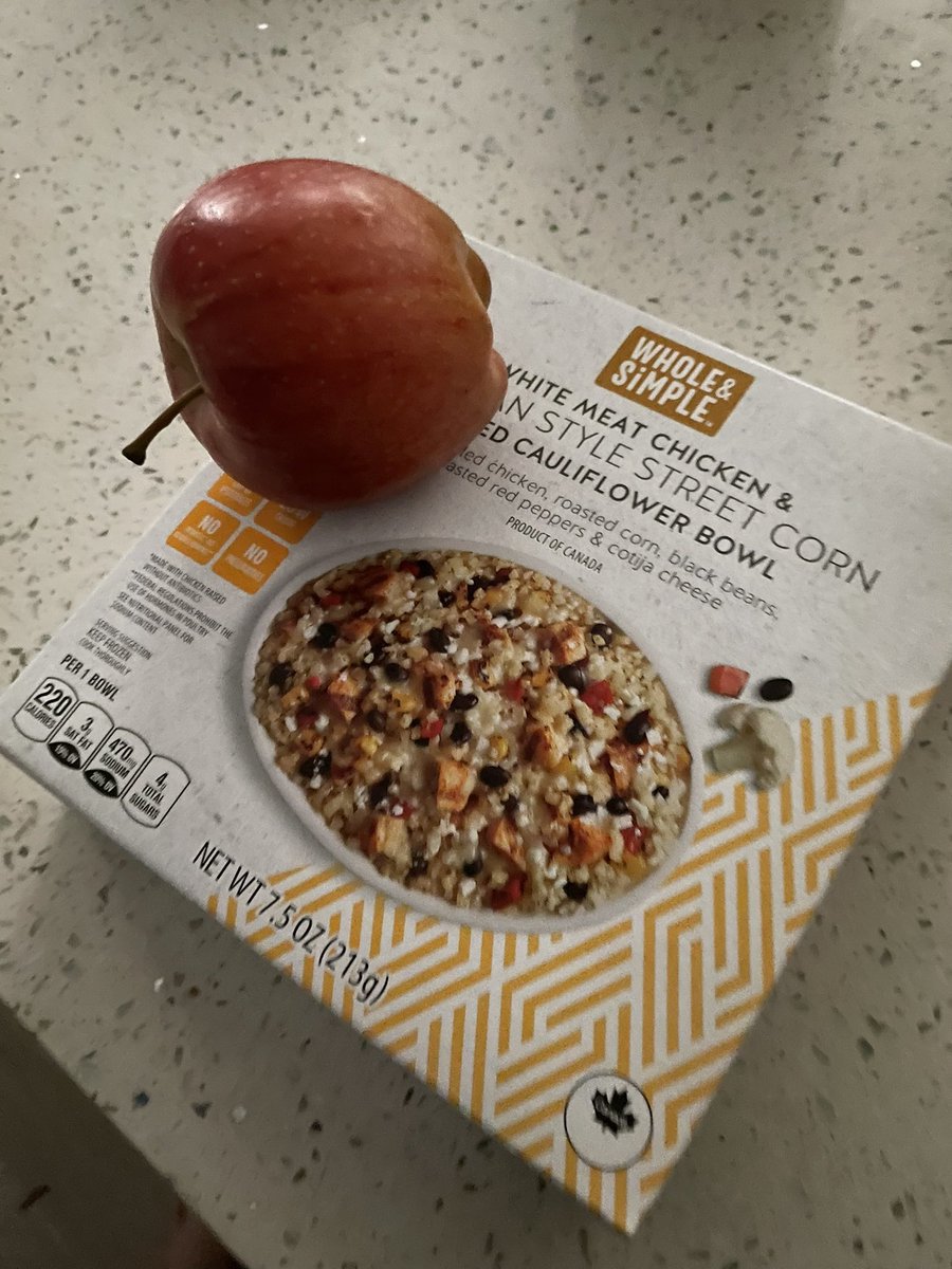 Br00TaLDaN's tweet image. #freshfeb day 1 I had 2 apples and this cauliflower bowl it’s the best I could do but something is better than nothing!