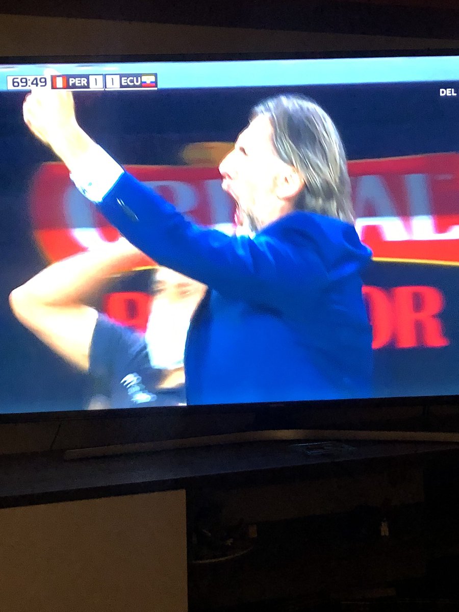 GermanLoero's tweet photo. GRÍTALOOOOOO TIGREEEEE!!!
#PerúVsEcuador https://t.co/90KeJsLCNX