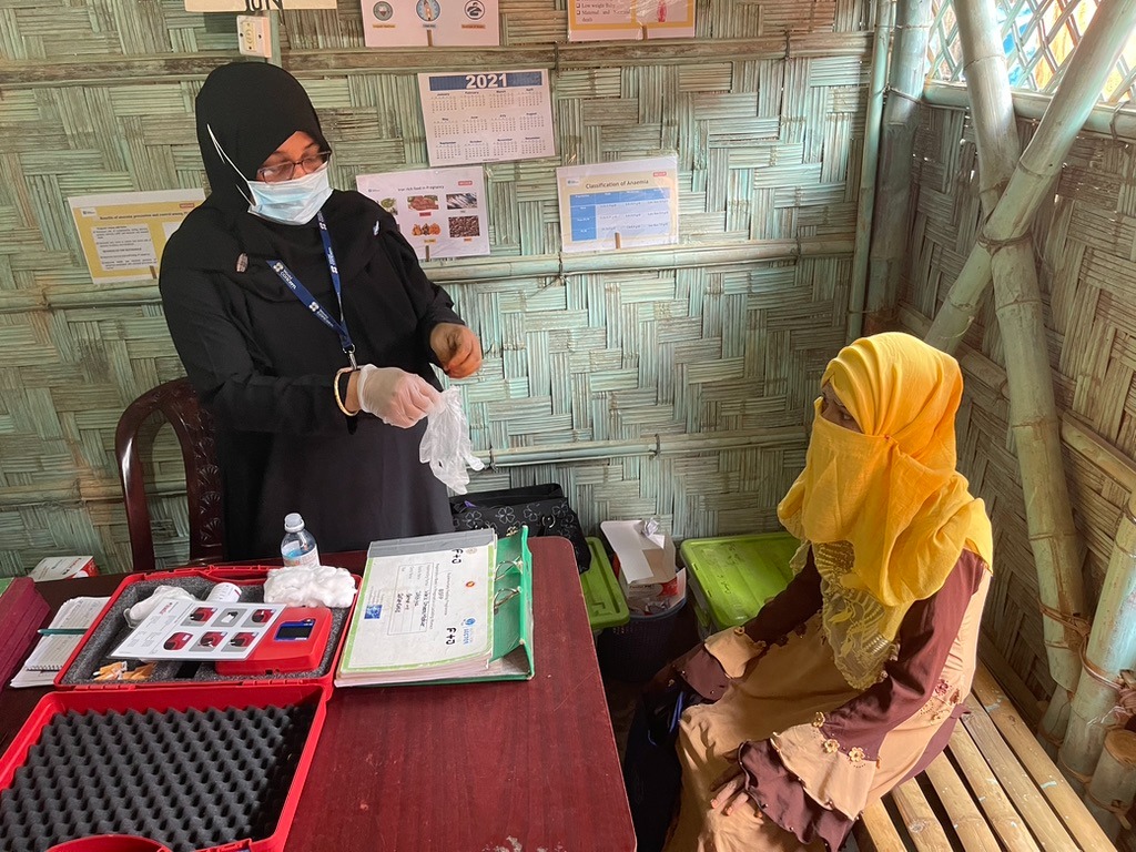 Thanks to <a href="/eu_echo/">EU Civil Protection & Humanitarian Aid 🇪🇺</a> funding, expectant Rohingya mothers are offered free anaemia testing in the 🇧🇩 refugee camps, through a new programme by <a href="/worldconcern/">World Concern</a> <a href="/MedairInt/">Medair</a>.
Read more 👉 humanitarianresponse.info/en/operations/…