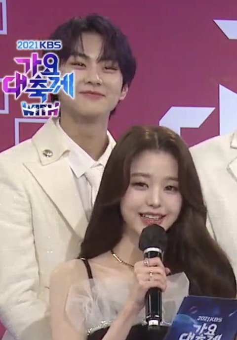 hi_bunnys's tweet photo. UWONNIE MC FRIDAY AAAAA https://t.co/aFC93V16eo