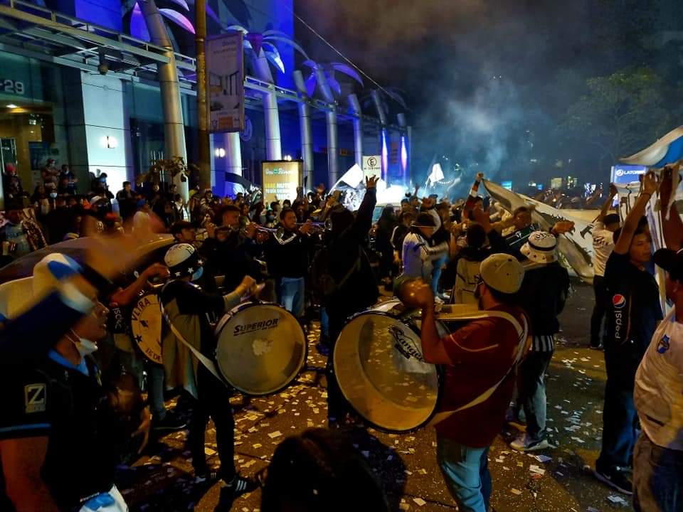 VltraSvrOficial's tweet image. ¡TE VENIMOS A VER!   🏴‍☠️
¡SOMOS DE LA SVR! 🏁
¡ALENTANDOTE OTRA VEZ!