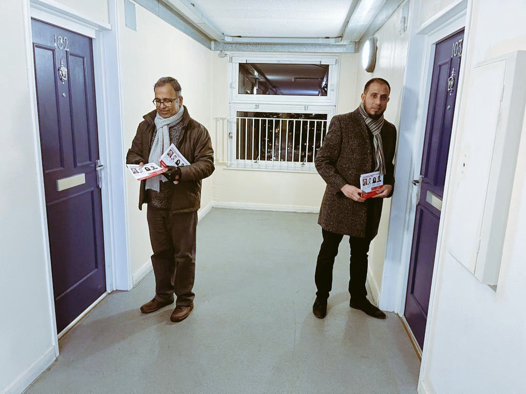 Bethnal Green West campaign session this evening - positive response for team Labour @Kevin_J_Brady <a href="/SufiaAlam1/">Sufia Alam</a> <a href="/MayorJohnBiggs/">Mayor John Biggs</a> <a href="/TH_Labour/">Tower Hamlets Labour Group</a> #LabourDoorstep #VoteLabour