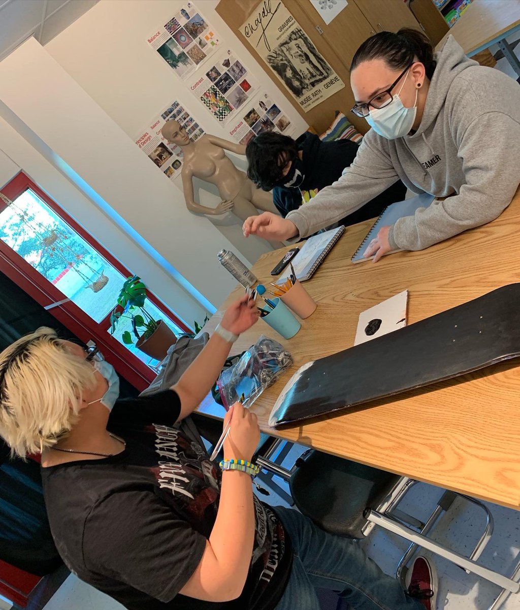 DVHS Visual Art tweet media