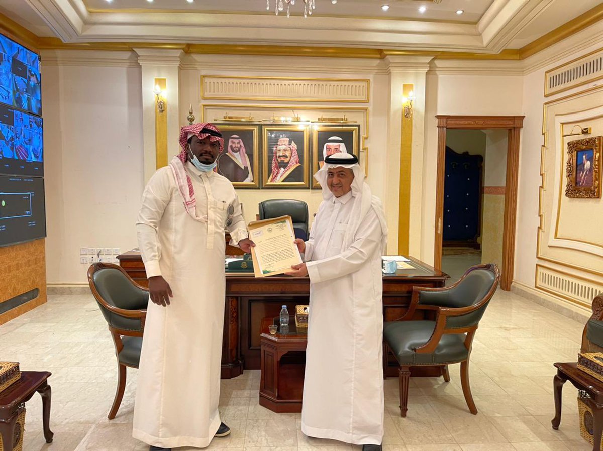 TanmiahAlleith's tweet photo. لمسة وفاء
يتقدم سعادة رئيس مجلس جمعية التنمية الأهلية الاجتماعيه بمحافظه الليث أ/نايف سعيد مصاره وكافة منسوبي اعضاء المجلس بخالص الشكر لسعادة محافظ الليث د/فيصل الحازمي، وذلك نظير ماقدمه من دعم وجهد ملموس للجميع، خلال فترة عمله، داعين الله لسعادته دوام التوفيق والسداد. https://t.co/7Da7IJkmnz
