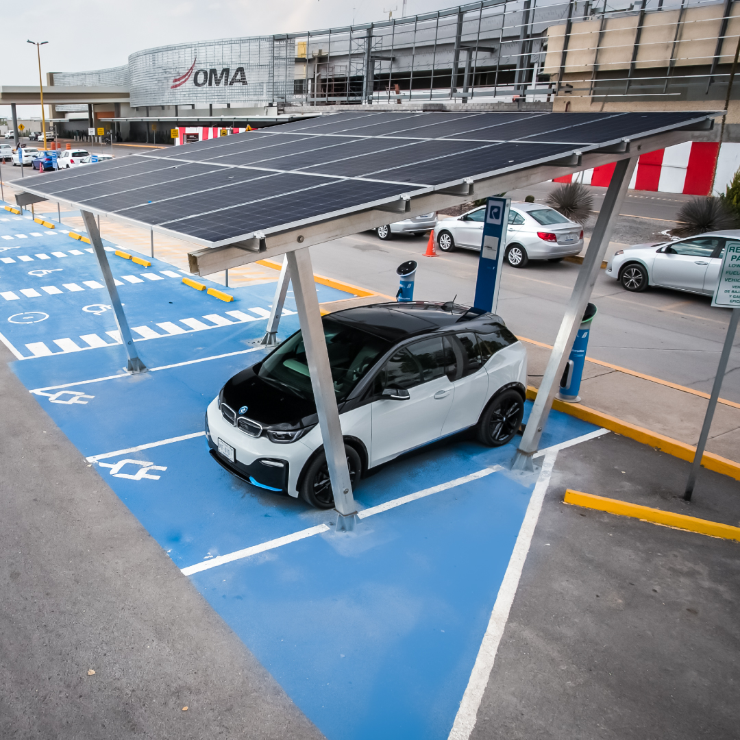 edrive_mx's tweet photo. Este punto de carga es otra estación del corredor eléctrico de BMW instalado por E-DRIVE en puntos estratégicos para que la comunidad EV pueda hacer viajes largos con su vehículo eléctrico.
@BMWMex #chargenow #evcharging #emobility #EV #GreenLive #VehículoEléctrico #Innovación https://t.co/iy1FyMnhOd
