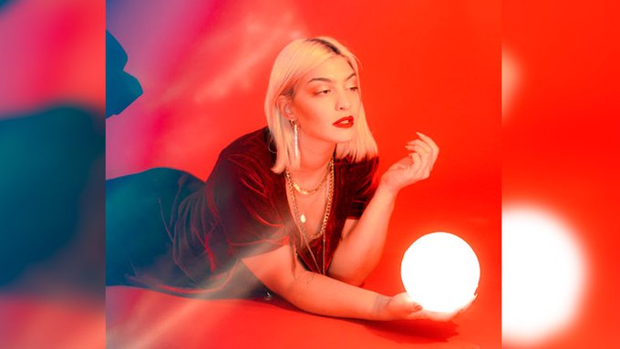 La Lou muestra todo su potencial en su disco 'Planes Para Hoy'

👉👉bit.ly/316WY6S
en👉 portband.com