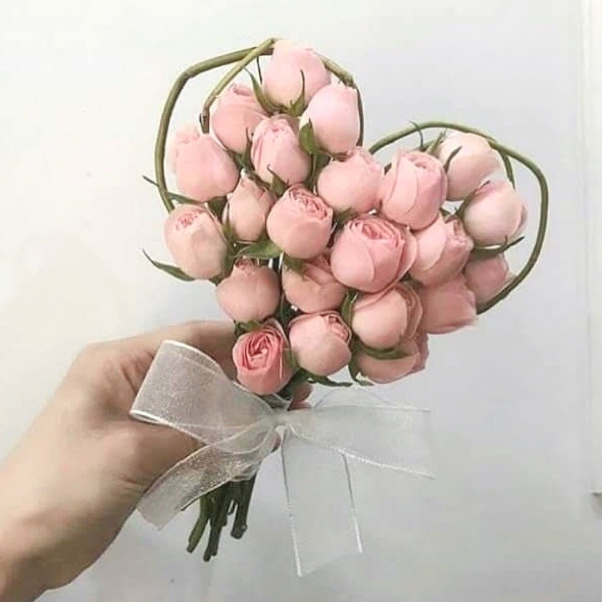 nessakive's tweet photo. heart flower bouquets ! ♡ https://t.co/TVf3dGSGHZ