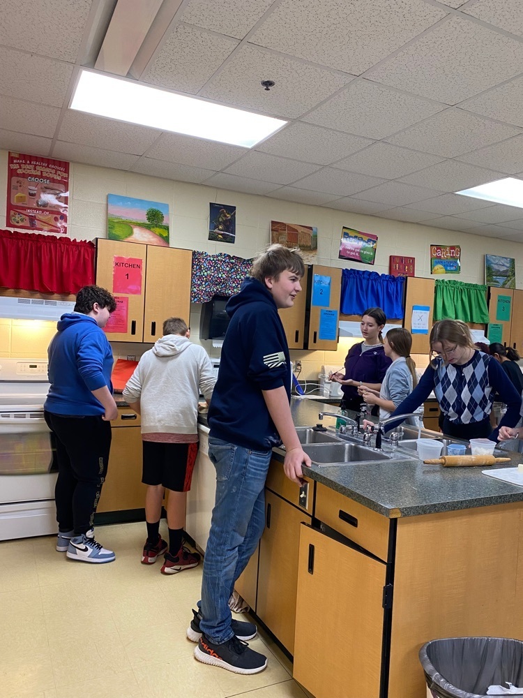 RBMVR3's tweet photo. Amazing episode of Chopped took place today in Mrs. Alt’s FACS class. Not only did students create some tasty treats, their playing was spectacular!! https://t.co/UGZrn5cO01