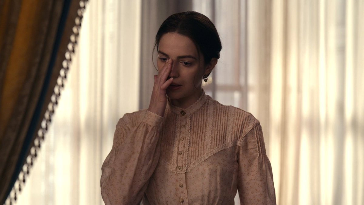 ellahuntfiles's tweet photo. –  Sue Gilbert in the episode 3.09; https://t.co/gQqUPgW8r5