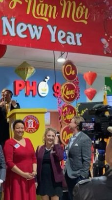 TracyForTexas's tweet photo. Happy Lunar New Year!
It was a pleasure to celebrate the Lunar New Year with business and community leaders over the weekend. Thank you David Dang and the Ben Thanh Plaza family for your gracious hospitality. Chúc mừng năm mới! 🐅. https://t.co/E8OOSc0dMM