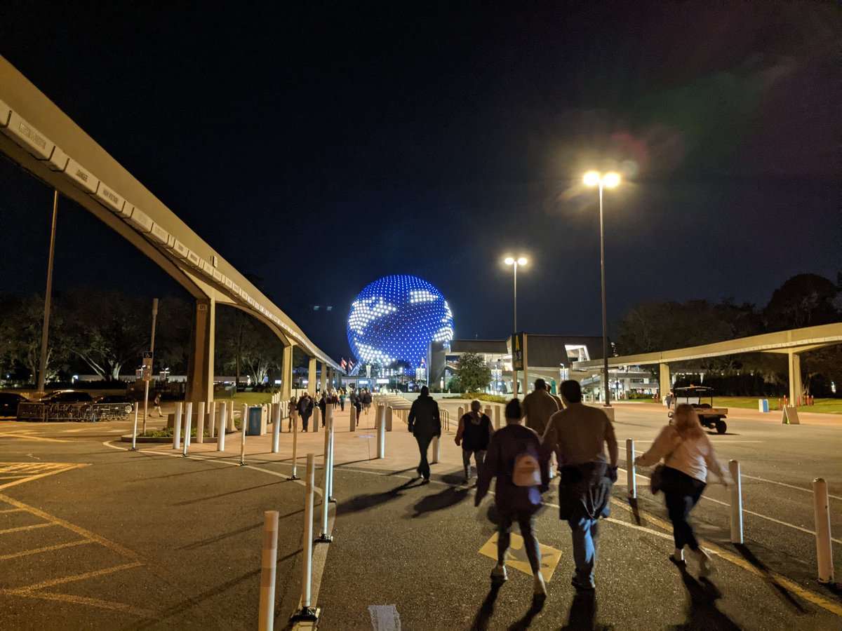 Universal or EPCOT? 🤔