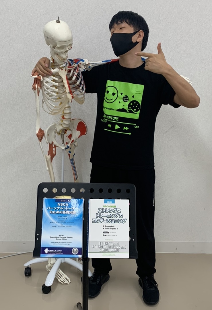 human_naha's tweet photo. 【日曜スポーツトレーナー養成コース】
どうも事務員Nです!
NSCA試験の対策講座を担当しています!
那覇校では1年間で同時に3種類のスポーツ指導資格を目指せるんです!!
一緒に合格を目指しましょう💪
#スポーツトレーナー #NSCA
#NSCA_CPT #NSCA_CSCS https://t.co/vEAJUiyA8a