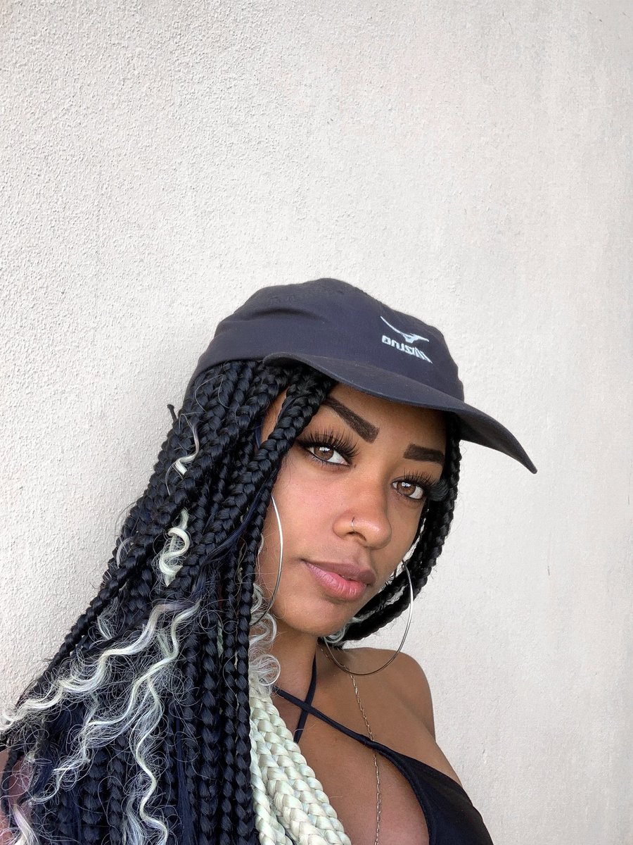 Ashmadeira's tweet photo. 🤍🖤 https://t.co/c67Z42XjX0