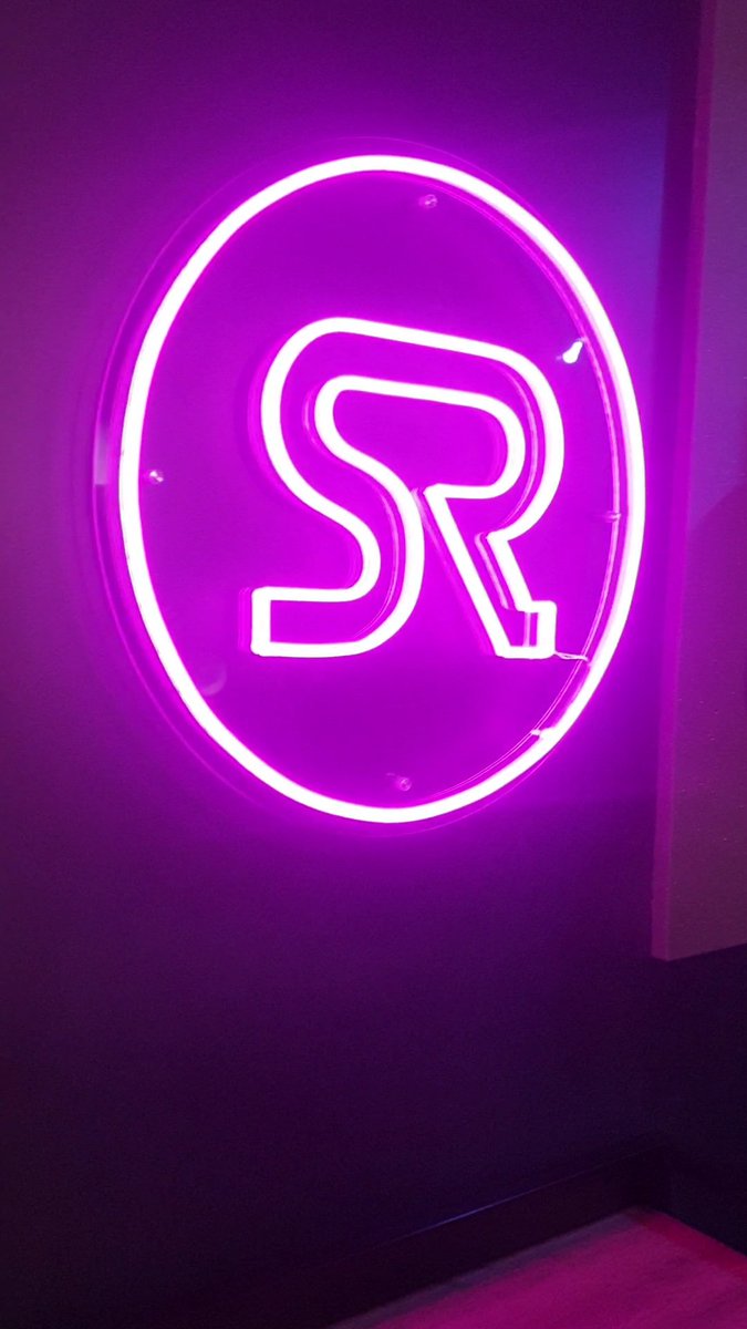 Back in the studio today. Will be releasing new music later this year 💕