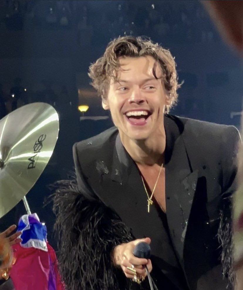 hazdiangelo's tweet photo. esqueci de falar o quanto eu amo esse garoto aqui nessa conta.
te amo tanto harry espero que você tenha tido o melhor dos aniversários, happy birthday luv🤍 https://t.co/8baaBhvrb2