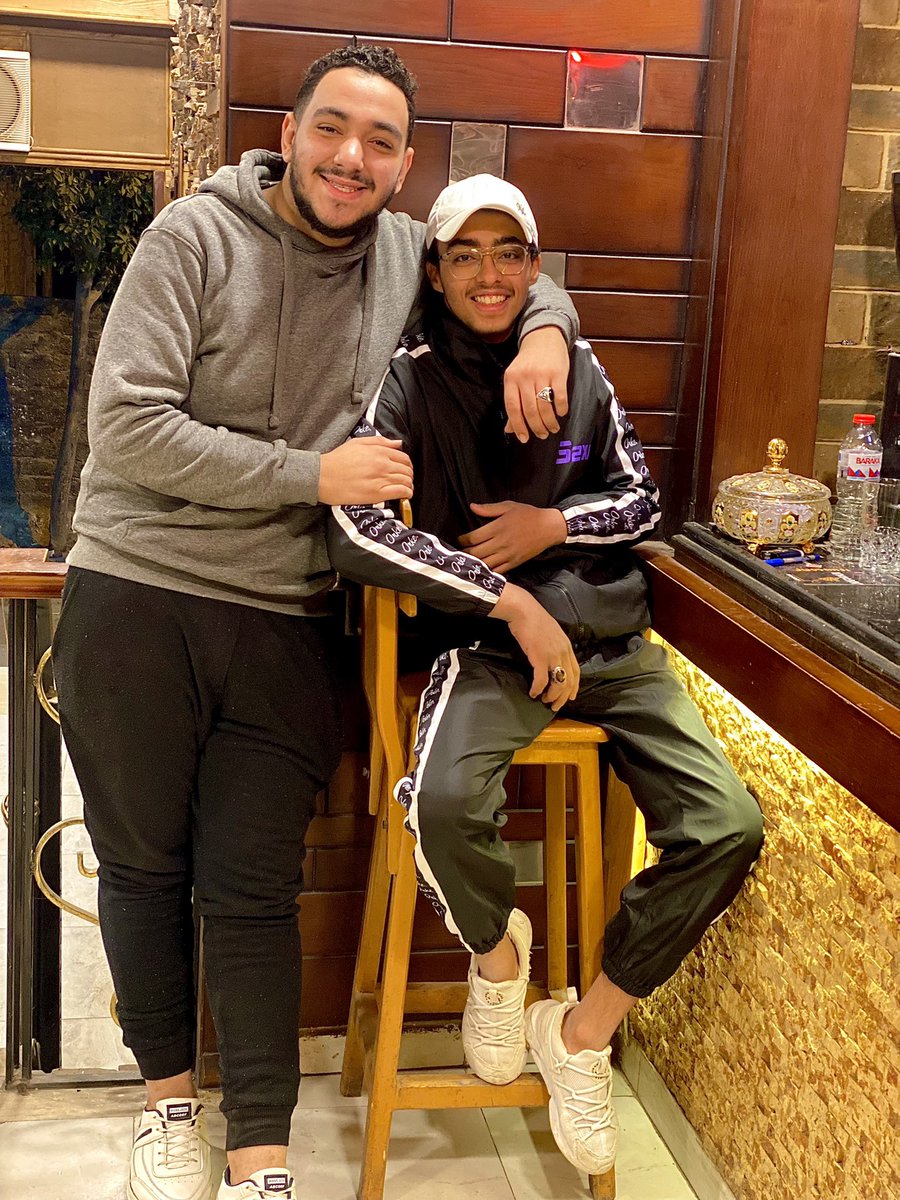 لا يرفع سعر الخيول الا السباق ..
ولا يرفع قدر الرجال الا المواقف ..!