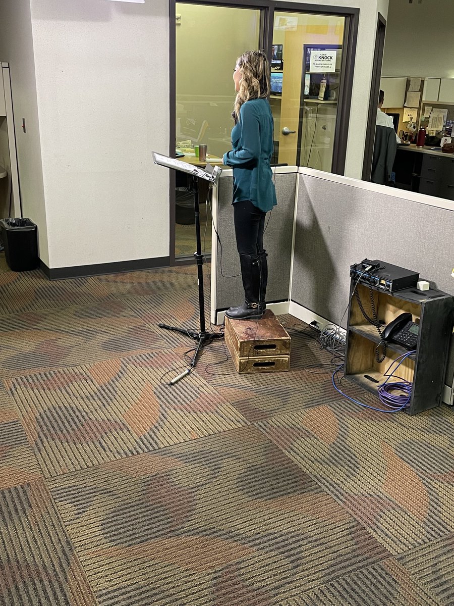 dpwtvdodger's tweet photo. #BehindThe8 Two Boxes Belleza about to go live In the newsroom ⁦@8NewsNow⁩ ⁦@mjbelleza_⁩  Standout addition to the news team. She always stands tall. https://t.co/k6DEF4i9IL