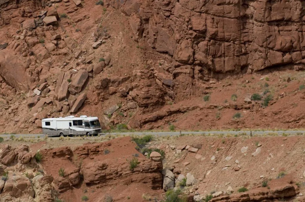 rvlife's tweet photo. ⛔️ Avoid These 10 Dangerous Routes In Your Big Rig ⛔️
These are some of the most dangerous routes for larger motorhomes, fifth-wheels, or anyone towing a longer trailer. Stay safe ⚠️ 😲
#rvsafety #drivingsafety #rvsafegps #rvlife #rvlifeapp
https://t.co/Bd2ft6JpDv https://t.co/O4t6WdxZTp