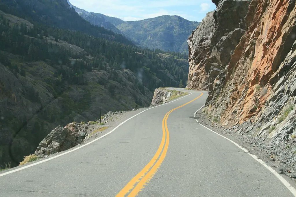 rvlife's tweet photo. ⛔️ Avoid These 10 Dangerous Routes In Your Big Rig ⛔️
These are some of the most dangerous routes for larger motorhomes, fifth-wheels, or anyone towing a longer trailer. Stay safe ⚠️ 😲
#rvsafety #drivingsafety #rvsafegps #rvlife #rvlifeapp
https://t.co/Bd2ft6JpDv https://t.co/O4t6WdxZTp