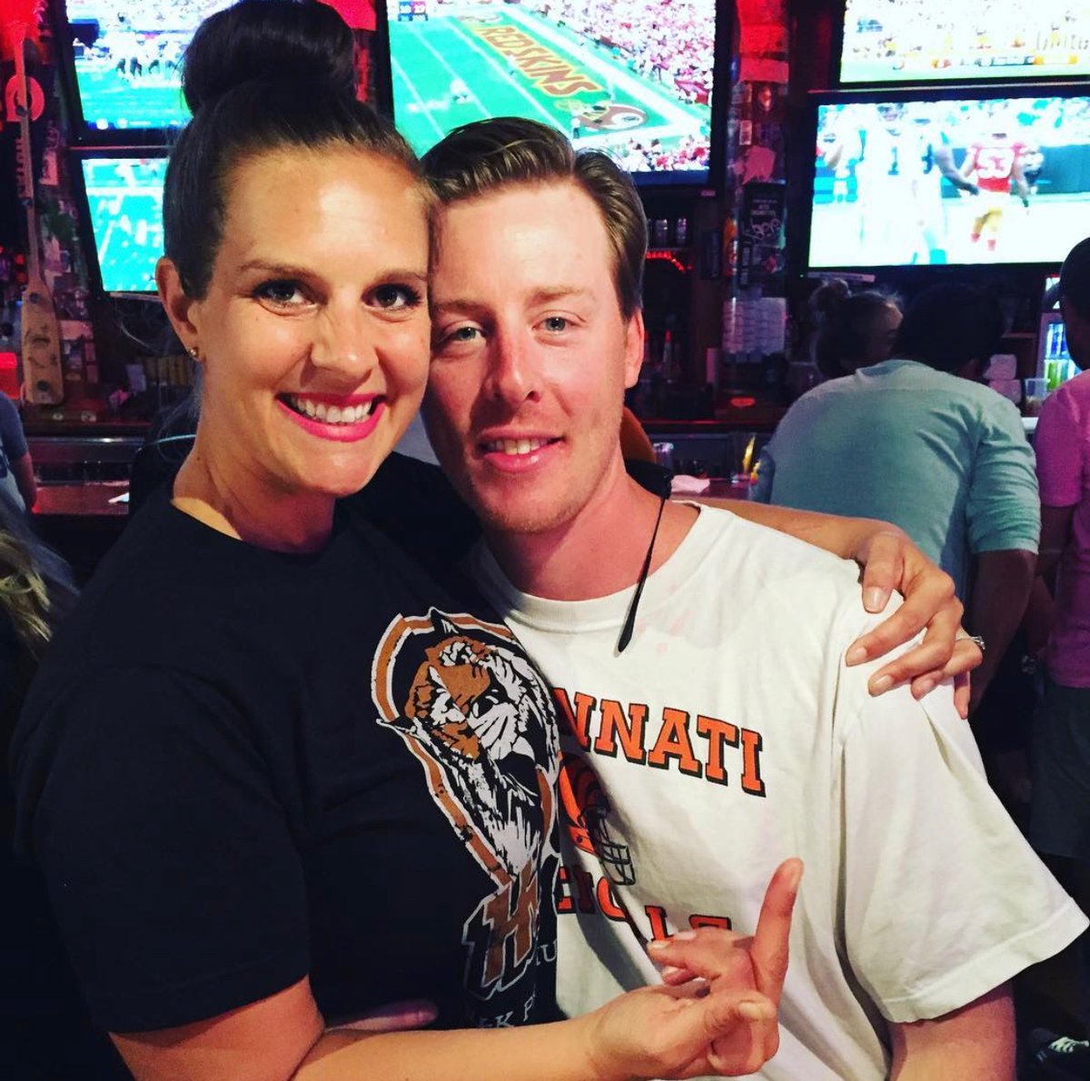 ALpal009's tweet photo. Bengals lifer already located in LA! Please please SB tix for me and my husband!!!!! You would make our LIFE 🥰🏈🐅💗 https://t.co/vpzd7GWXR8