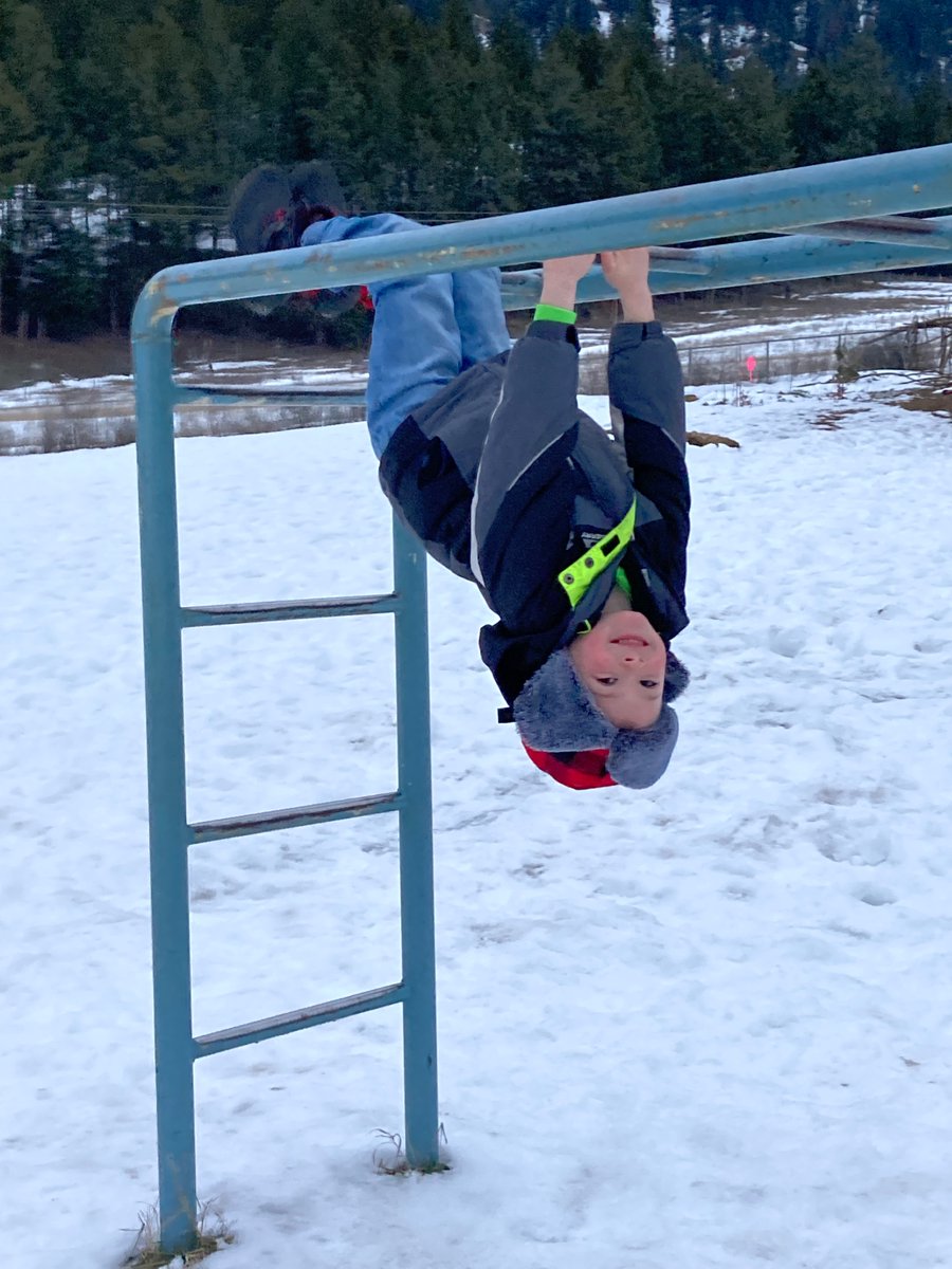 LauraPaiement's tweet photo. Whose moving and grooving? @sd83schools #moveandgroove challenge we were moving outside and lunging. Share your pics #83moves https://t.co/Pbx7VM9BSB