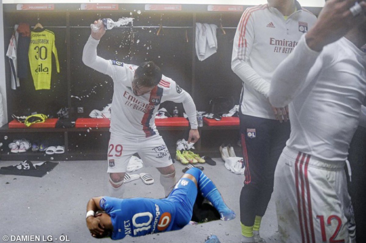 clemthollon2's tweet photo. C est le montage de l année je veux rien savoir #OLOM https://t.co/jcSdrlqpK6