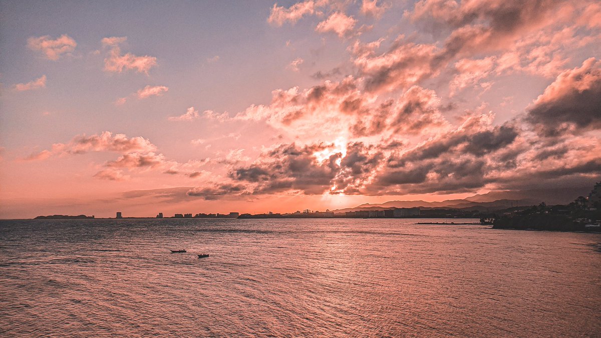 arrehump's tweet photo. Cayendo la tarde en un día cualquiera en #Pampatar #islademargarita #conelcelular https://t.co/zJ1ptmos8W