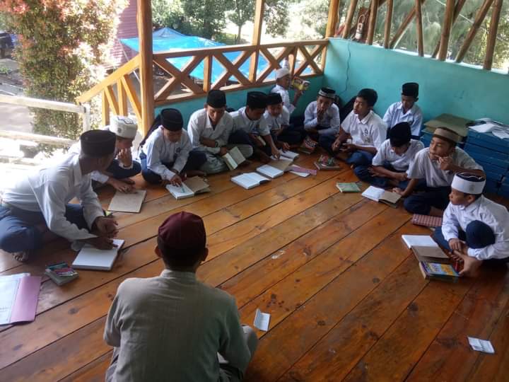 PesantrenKaro's tweet photo. Bismillah...
Sekarang pesantren Hidayatullah Brastagi sedang membutuhkan Tikar untuk alas kegiatan para santri 
Butuh 1.200.000 untuk 6 tikar 
Yukkk di cari 12 orang baik kita patungan bersama yukkk 100ribu/org untuk bisa membeli tikar.. https://t.co/pyDuYrEJCb