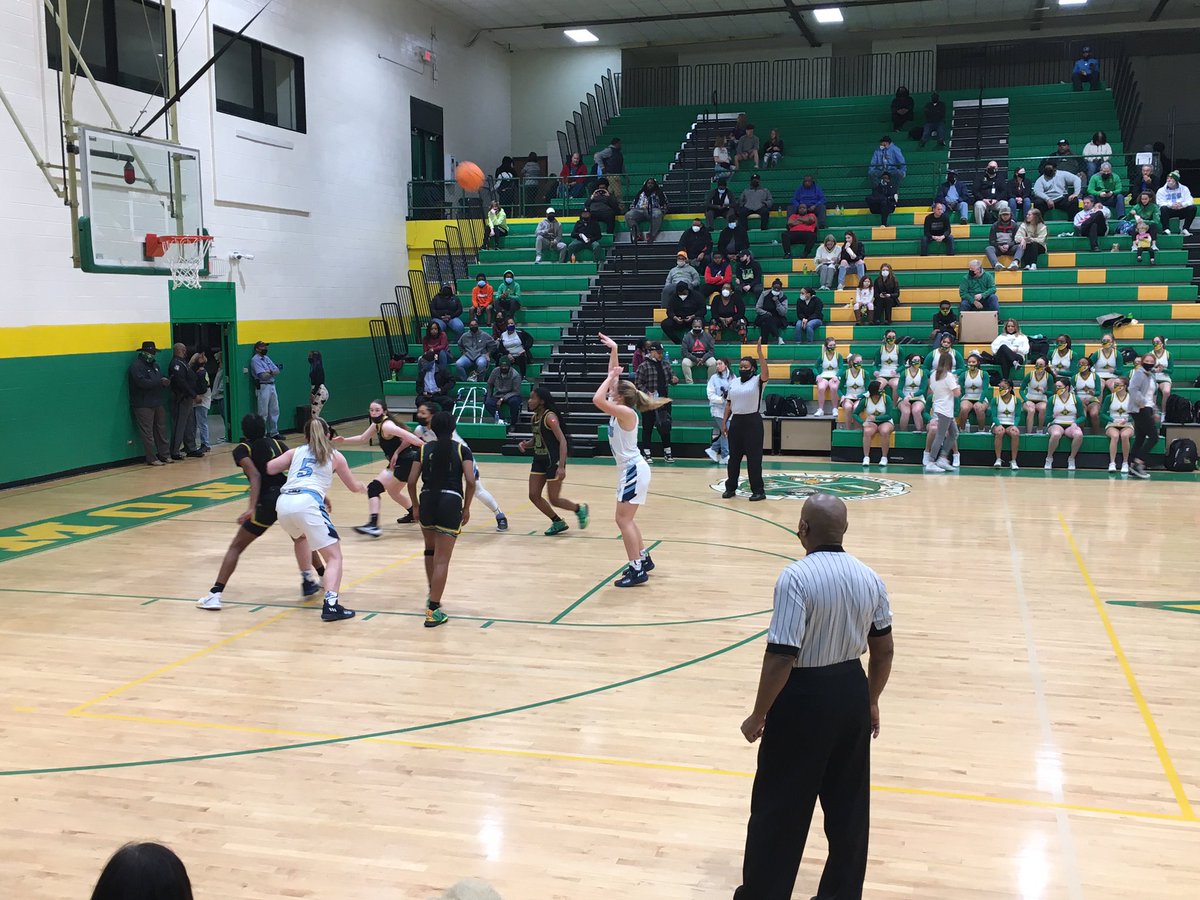 ChingChingSA's tweet photo. Hard fought battle tonight between @UPHSWB and Richmond Senior HS with the Raiders winning 52-45. @UnionPinesHs 
#UPWomensBB
#ChingChing https://t.co/uQFMpmMKcy