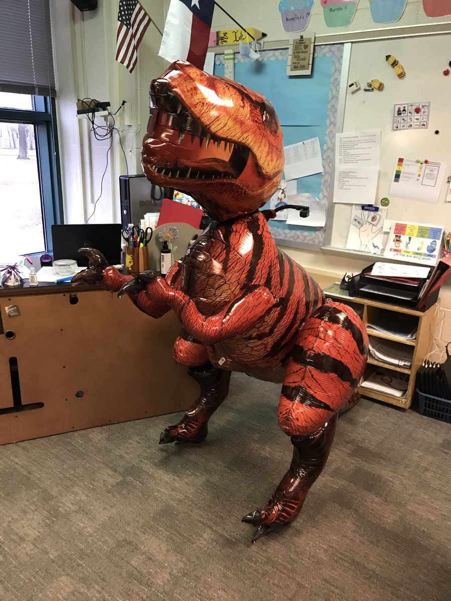 Tinalide's tweet photo. Sometimes we need to bring a pet to school. Meet our class pet “Beautiful”. We celebrated another birthday today. @mallows_momma @KMJGAARD @HumbleISD_WCE https://t.co/dDmxIk466q