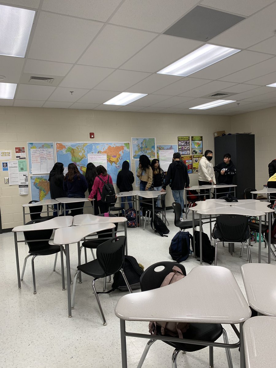 KGsocialstudies's tweet photo. Population Geography activities in Ms.Gantek’s class at OHS. @rlosbornehs @KGsocialstudies https://t.co/rcHjBxPuYM