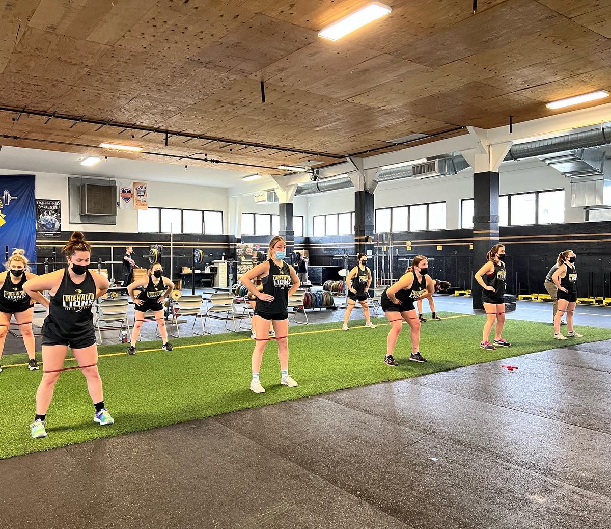 LindenwoodFH's tweet photo. We put in the work today and are getting rewarded with a snow day tomorrow! 💪🏼🏋🏻♀️🏃🏻♀️❄️⛄️
#workhardplay #snowday https://t.co/58LHjnVBzv