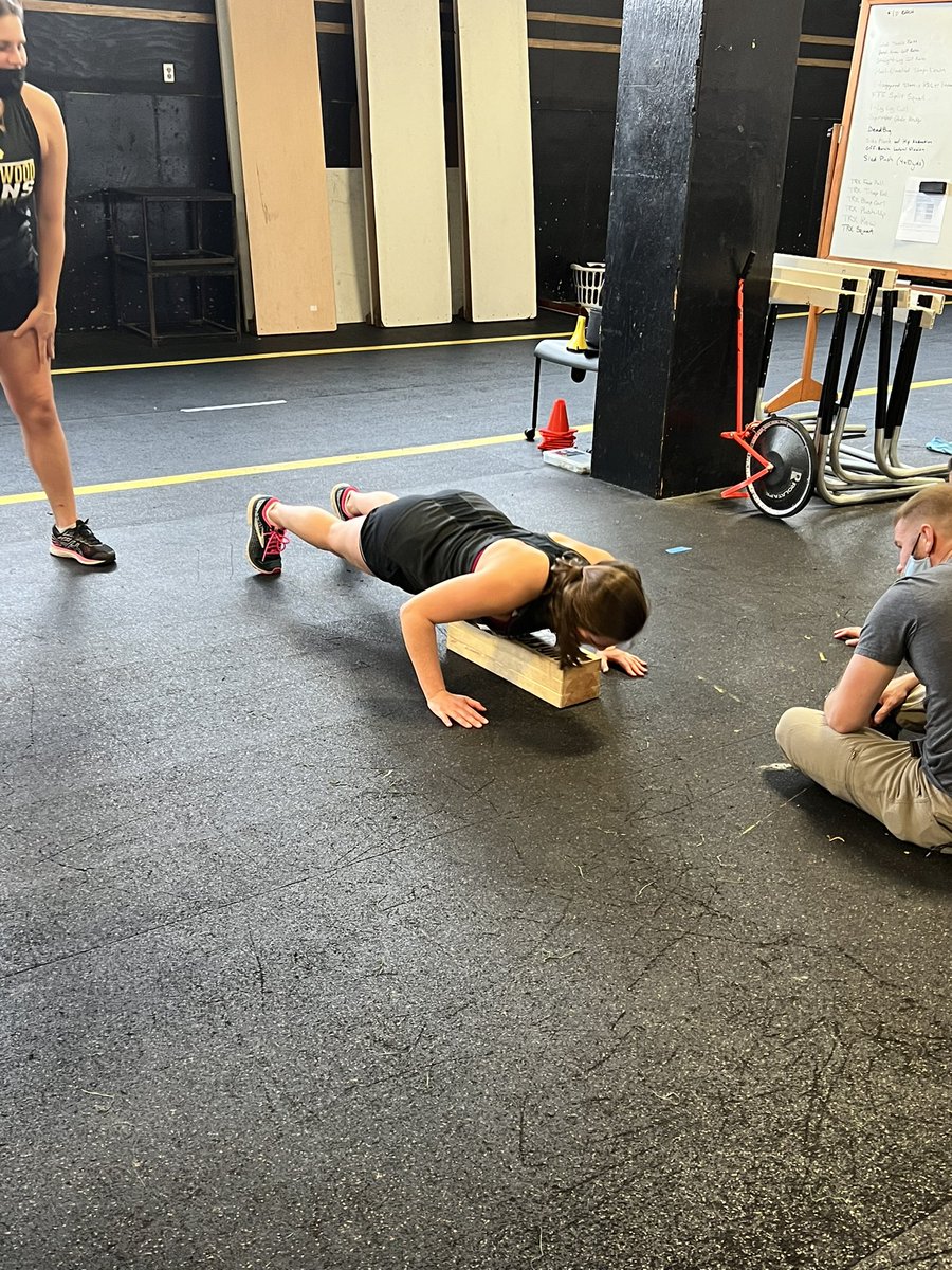 LindenwoodFH's tweet photo. We put in the work today and are getting rewarded with a snow day tomorrow! 💪🏼🏋🏻♀️🏃🏻♀️❄️⛄️
#workhardplay #snowday https://t.co/58LHjnVBzv