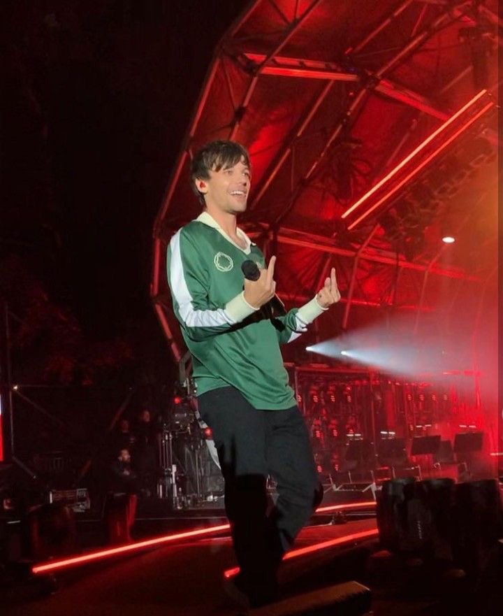 fearless_lt91's tweet photo. minha pessoa preferida no mundo todo 

I vote #Louies for #BestFanArmy #iHeartAwards https://t.co/Gk5FAMMLUn
