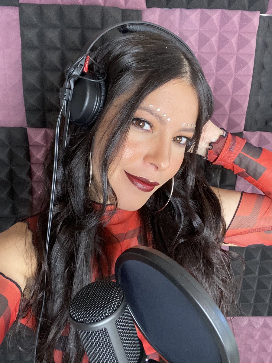 Arenadiaz2's tweet photo. Grabando #PeloSuelto, el próximo tema de #CelosaEP, compuesto por mi querido amigo @Grevik ! Agradecida por siempre por tu trabajo y , sobre todo, por tu amistad. 
#nuevamusica #nuevosencillo #Musica https://t.co/AZsU2q46wG